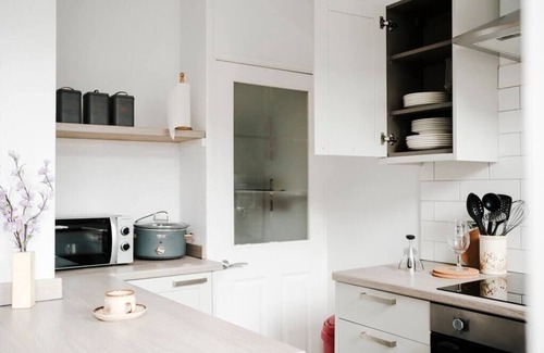 Headingley Apartment | Stylish Renovated Home Near Headingley and Park