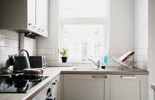 Headingley Apartment | Stylish Renovated Home Near Headingley and Park