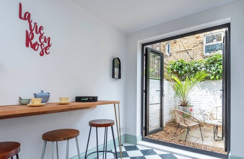Nine Elms House | Stylish renovated Victorian house in London Zone 1 garden roof terrace
