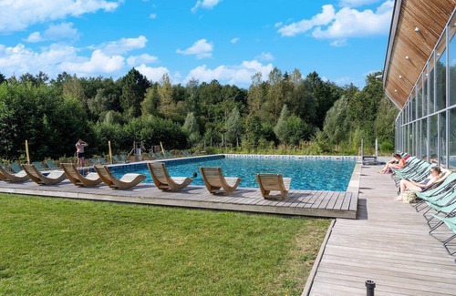 Maubray House | Stylish Retreat with Sauna