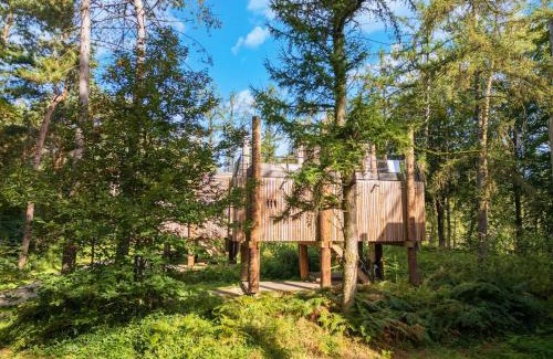 Maubray House | Stylish Retreat with Sauna