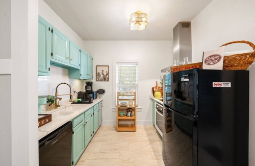 San Antonio Cottage | Stylish San Antonio Home by downtown, airport, Pearl District, Alamodome