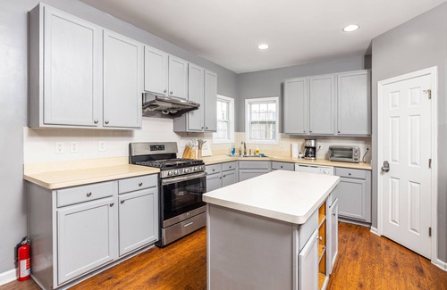 Tucker House | Stylish Sanctuary on Place Ct