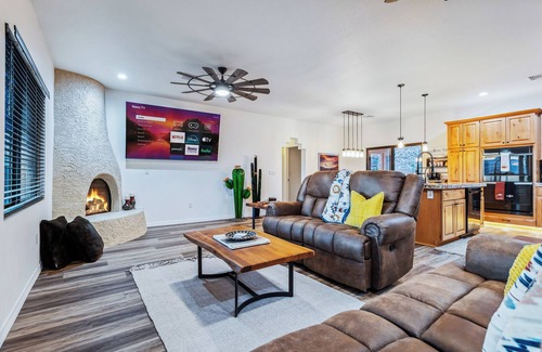 Sunridge Estates House | Stylish Santa Fe Escape New Home by Lake, River & Casinos!