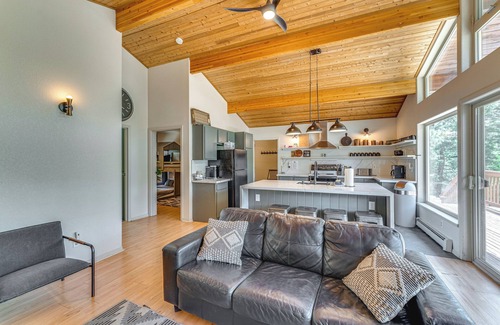 Angel Fire Cabin | Stylish, Serene Angel Fire Cabin w/Hot Tub!