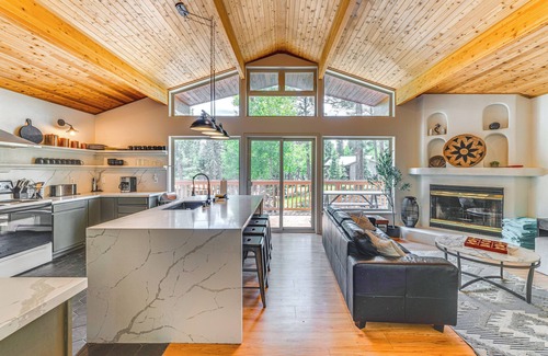 Angel Fire Cabin | Stylish, Serene Angel Fire Cabin w/Hot Tub!