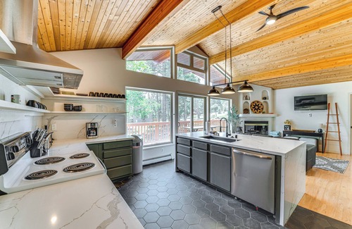Angel Fire Cabin | Stylish, Serene Angel Fire Cabin w/Hot Tub!