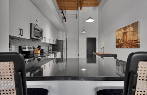 Judson Apartment | Stylish & Serene | Pool | Gym | Mins from DT GVL!