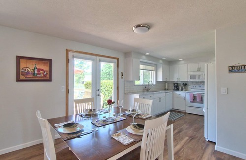 McMinnville House | Stylish Single Level Wine Escape