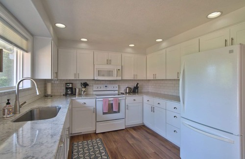 McMinnville House | Stylish Single Level Wine Escape