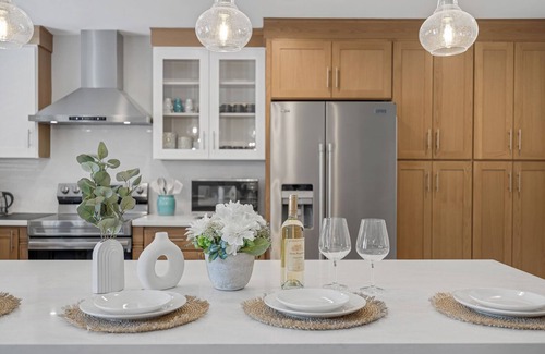 Enterprise House | Stylish Single-Story Ranch Home 10 Mins to Strip w/RV Parking 9 Beds Sleeps 18