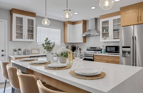 Enterprise House | Stylish Single-Story Ranch Home 10 Mins to Strip w/RV Parking 9 Beds Sleeps 18