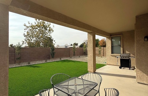Surprise House | Stylish & Spacious Retreat Near Surprise Stadium - Room to Spread Out!