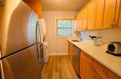 Great Lakes Apartment | Stylish Stay in the Heart of Decatur King Bed + Modern Touches