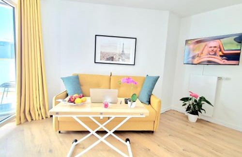 Rueil-Malmaison Apartment | Stylish Stay Near Paris - 850m to Subway RER A - Netflix T1-4P