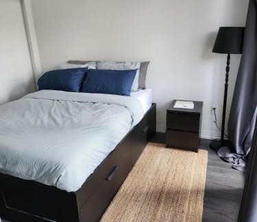 Garden District Apartment | Stylish Stay Toronto Oasis - Reg # STR-2309-HMVRVX exp Feb 21, 2026