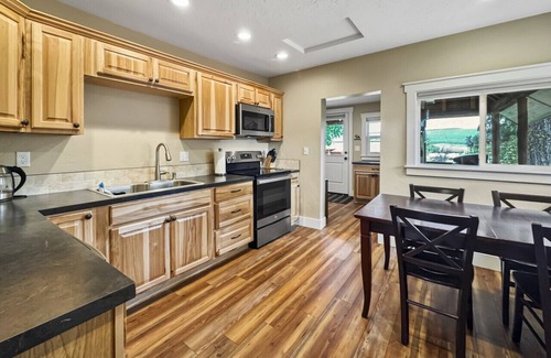 Cascade House | Stylish Stay with Pellet Stove Near Downtown Cascade