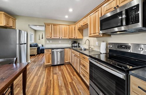 Cascade House | Stylish Stay with Pellet Stove Near Downtown Cascade