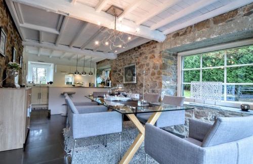 Niveze House | Stylish Stay with Pool, Jalhay