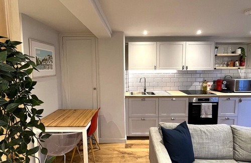 Clifton Apartment | Stylish Studio Apartment in Clifton Village