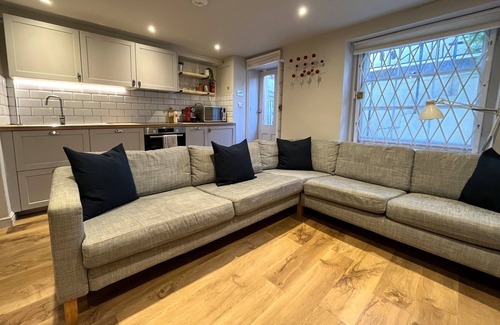 Clifton Apartment | Stylish Studio Apartment in Clifton Village