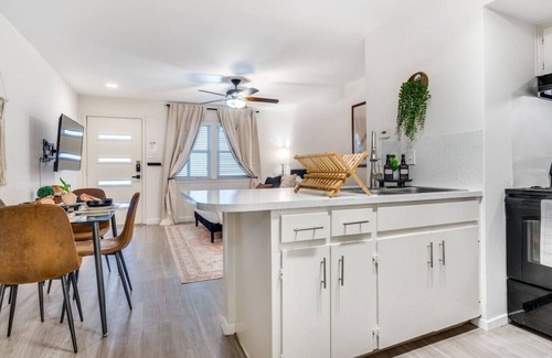 Allandale Apartment | Stylish Studio in Allandale | 10 mins to Downtown.