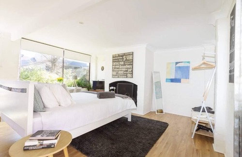 Annandale House | Stylish Studio in Heart of Annandale Village