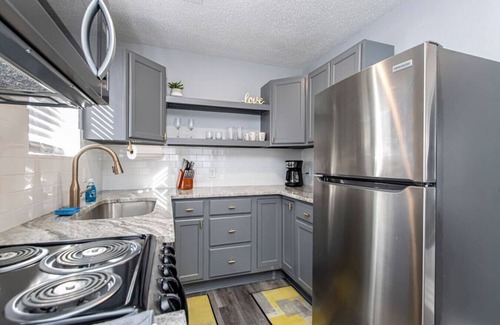 Hot Springs Apartment | Stylish Studio, steps to Oaklawn