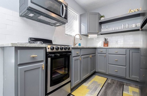 Hot Springs Apartment | Stylish Studio, steps to Oaklawn