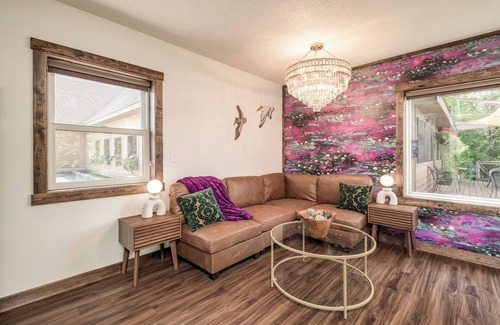 Prescott Hotel | Stylish Studio w/Kitchen – Cook & Stay In