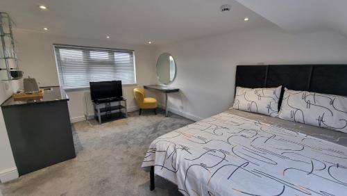 London Colney Apartment | Stylish Suites with kitchenette