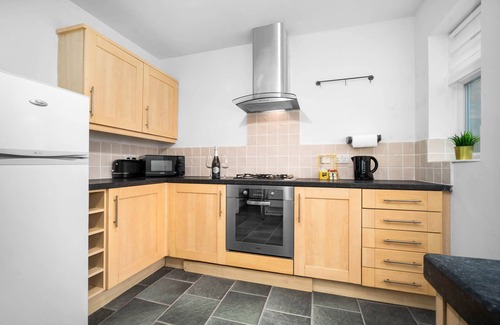 Hall Green House | Stylish Three Bedroom Retreat with Garden