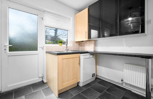 Hall Green House | Stylish Three Bedroom Retreat with Garden