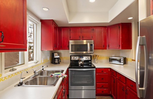 Northeast Santa Fe House | Stylish Townhome in the Heart of SF -Walk to Galleries & Plaza - Pool/Hot Tub