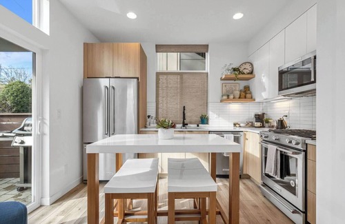 Westlake House | Stylish Townhome in Westlake