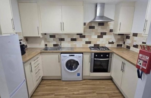 Leeds Apartment | Stylish Triple Room with Shower