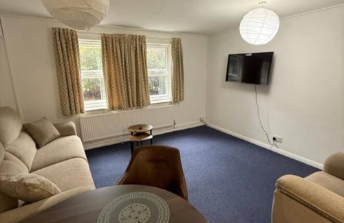 Leeds Apartment | Stylish Triple Room with Shower