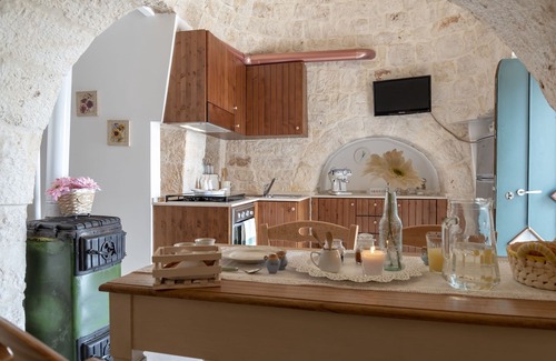 Castellana Grotte Villa | Stylish Trulli with Private Pool for 4 guests in Puglia