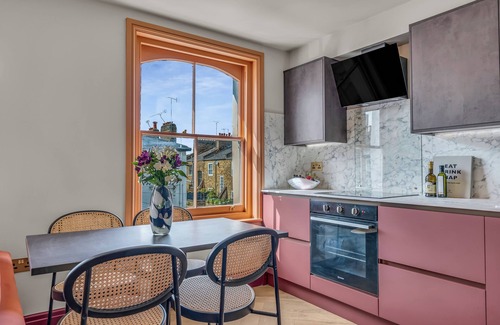 Hammersmith Broadway Apartment | Stylish Two Bedroom Apartment in Hammersmith