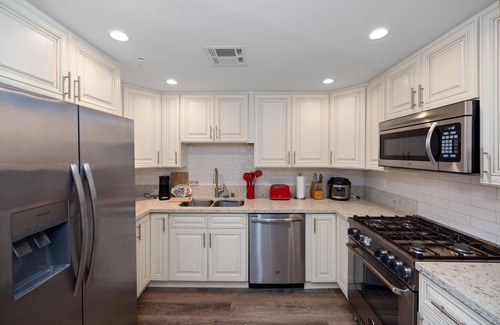 Pasadena Apartment | Stylish unt w/2BR 2BA w/tub jacuzzi - 1288 sq. ft