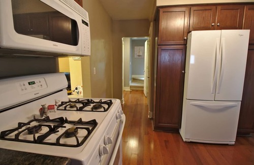 Madison House | Stylish & Updated Bungalow