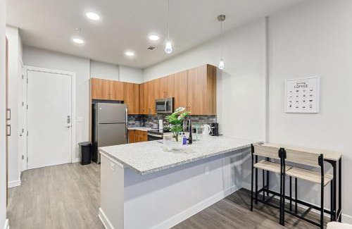 Fort Worth Apartment | Stylish Urban 1B Getaway Resort-Style Pool & Gym