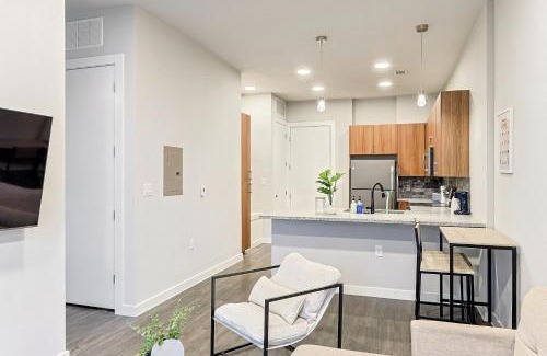 Fort Worth Apartment | Stylish Urban 1B Getaway Resort-Style Pool & Gym