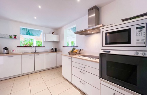Saint-Francois Villa | Stylish Villa with Pool Near the Beach