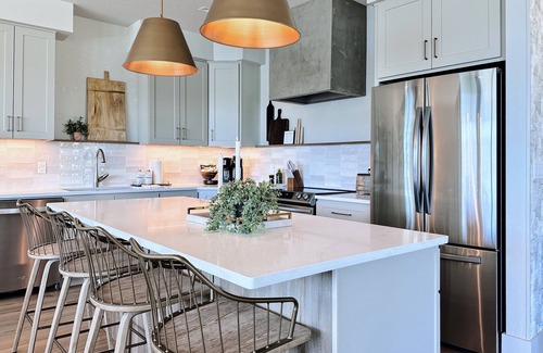 Laclede House | Stylish Waterfront Retreat, 100’ Private Yard and Beach + Panoramic Water Views