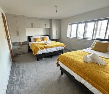 Woking Apartment | Stylish Woking Stay & Parking