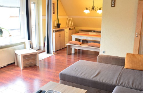 Sande Apartment | Stylishly furnished holiday apartment on the Jadebusen WLAN balcony Smart TV