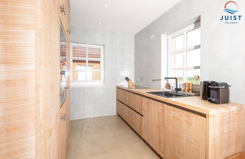 Juist House | Stylishly furnished vacation home with terrace on the mudflats.