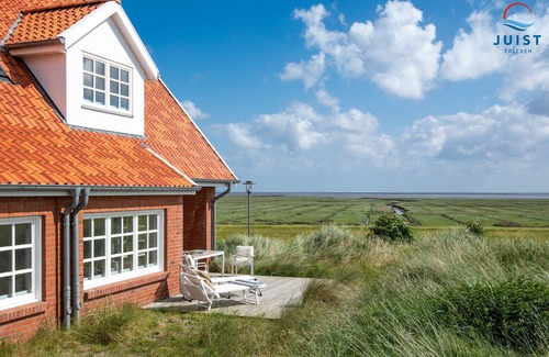 Juist House | Stylishly furnished vacation home with terrace on the mudflats.