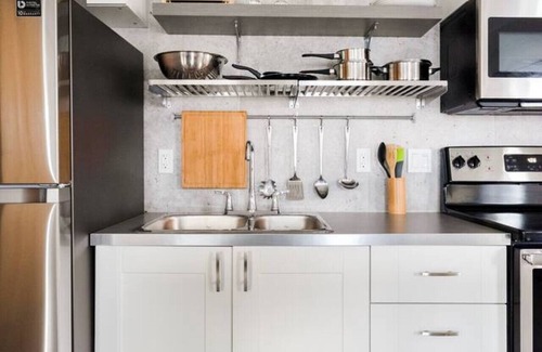 Niagara Falls Apartment | Stylishly Remodeled Queen Victoria Loft